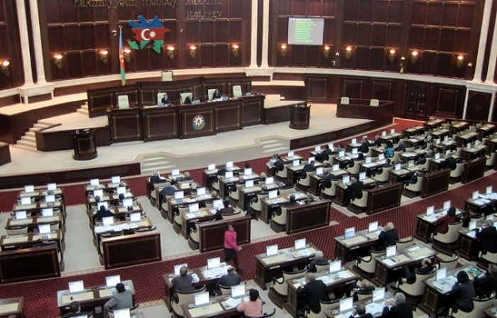 Azerbaijani parliament adopts draft law on writing off debts on compulsory state social insurance
